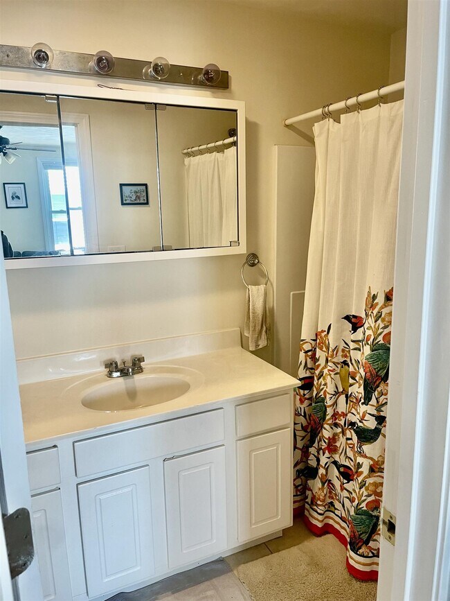 Building Photo - 382 Columbia St