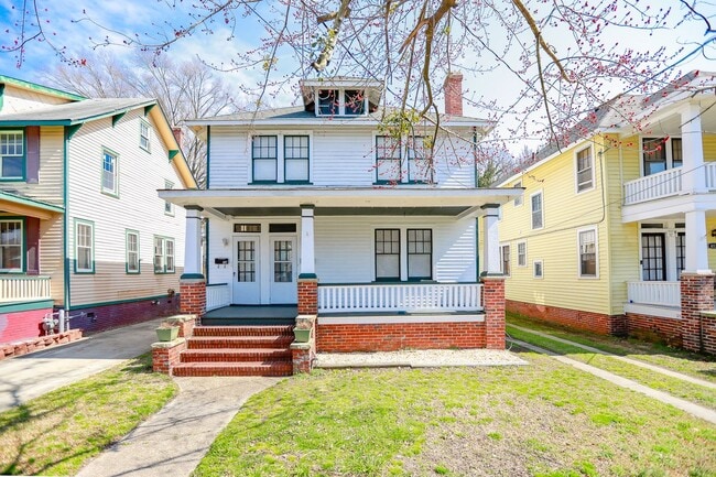 Building Photo - Spacious apartment for rent in Portsmouth ...