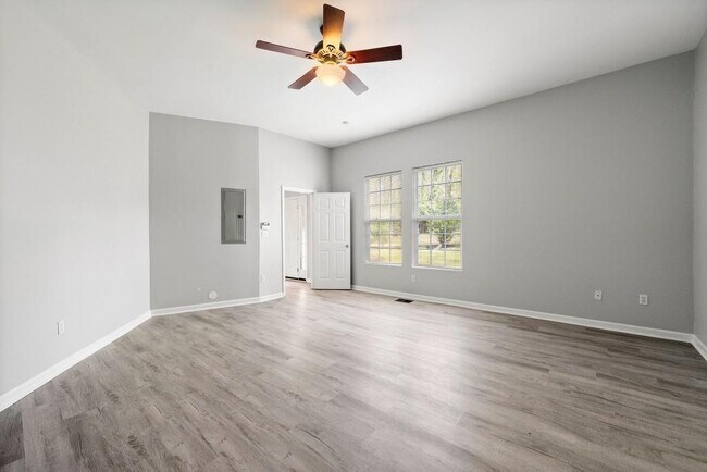 Building Photo - 880 Melody Ln