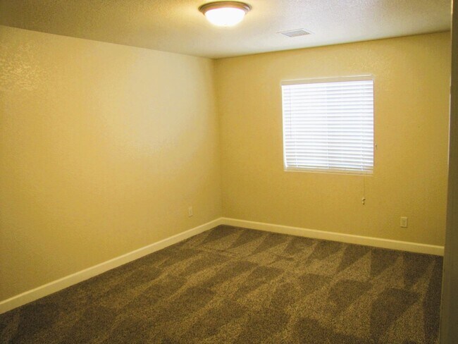 Building Photo - 5BR/2.5BA/3CG, 2808 sq.ft. home in Reflections at Valiente subdivision, Sierra Vista, AZ