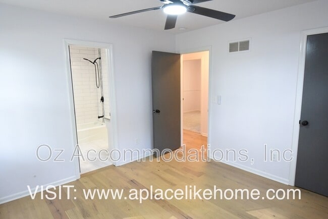 Building Photo - 14121 S Cottonwood Dr