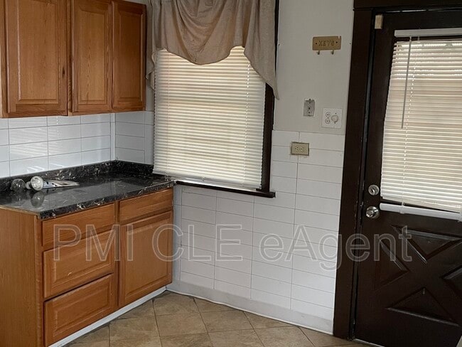 Building Photo - 2037 Bunts Rd