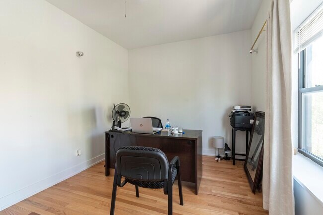 Building Photo - 5601 W Belmont Ave