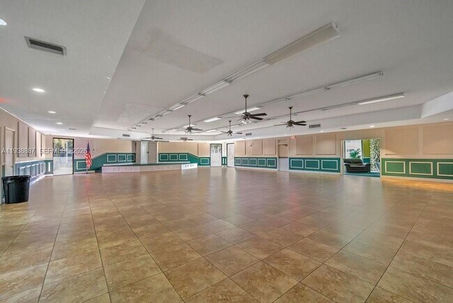 Building Photo - 105 Royal Pk Dr