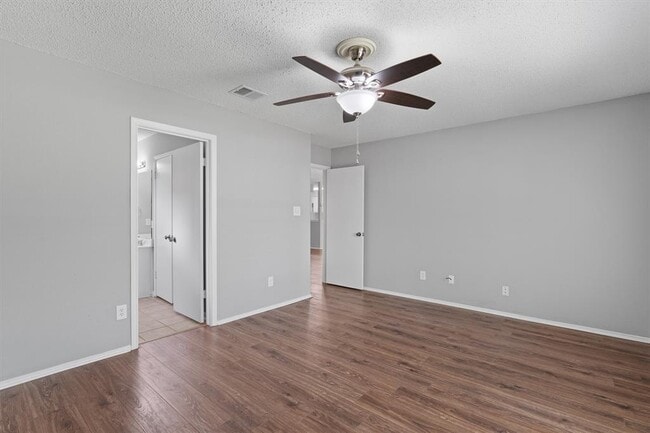 Building Photo - 913 Dover Pass