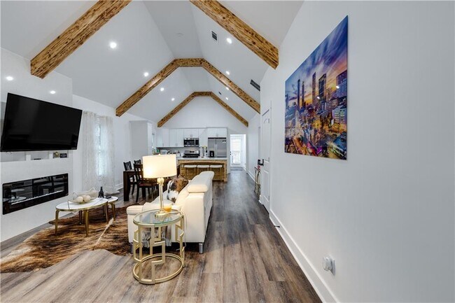 Building Photo - 551 Woodrow Ave