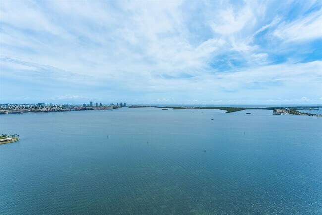 Building Photo - 1331 Brickell Bay Dr