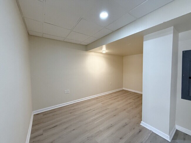 Building Photo - 7808 Bay Dr
