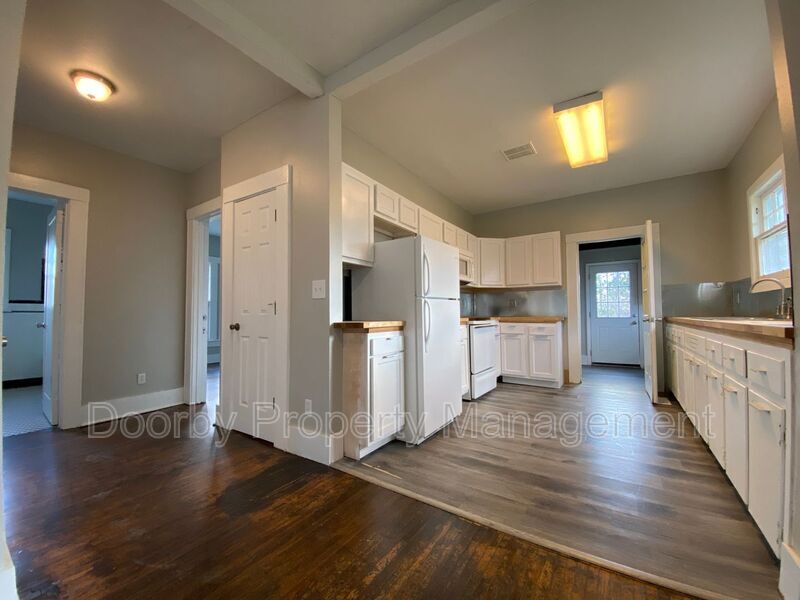 Building Photo - 2802 Fairview Dr