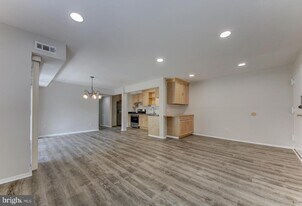 Building Photo - 2904 Kings Chapel Rd