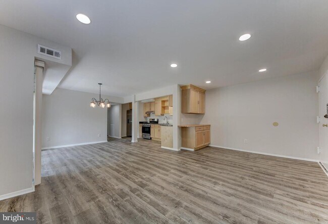 Building Photo - 2904 Kings Chapel Rd