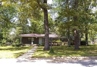 Building Photo - 1000 Fairlane Dr