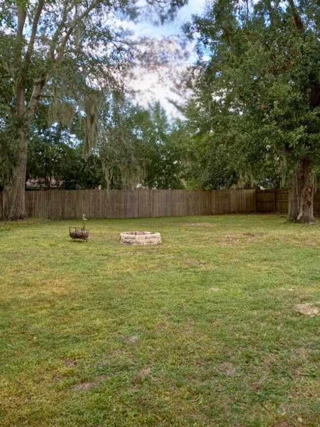 Building Photo - Large fence yard! CLOSE to base!!!