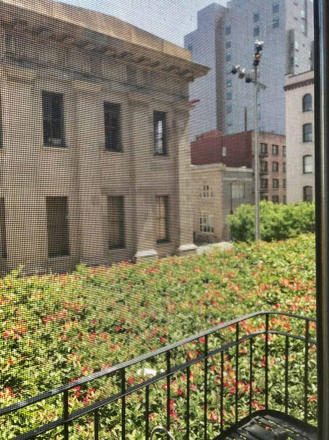 Building Photo - Mint Plaza Loft - Roof Deck & Pet Friendly...