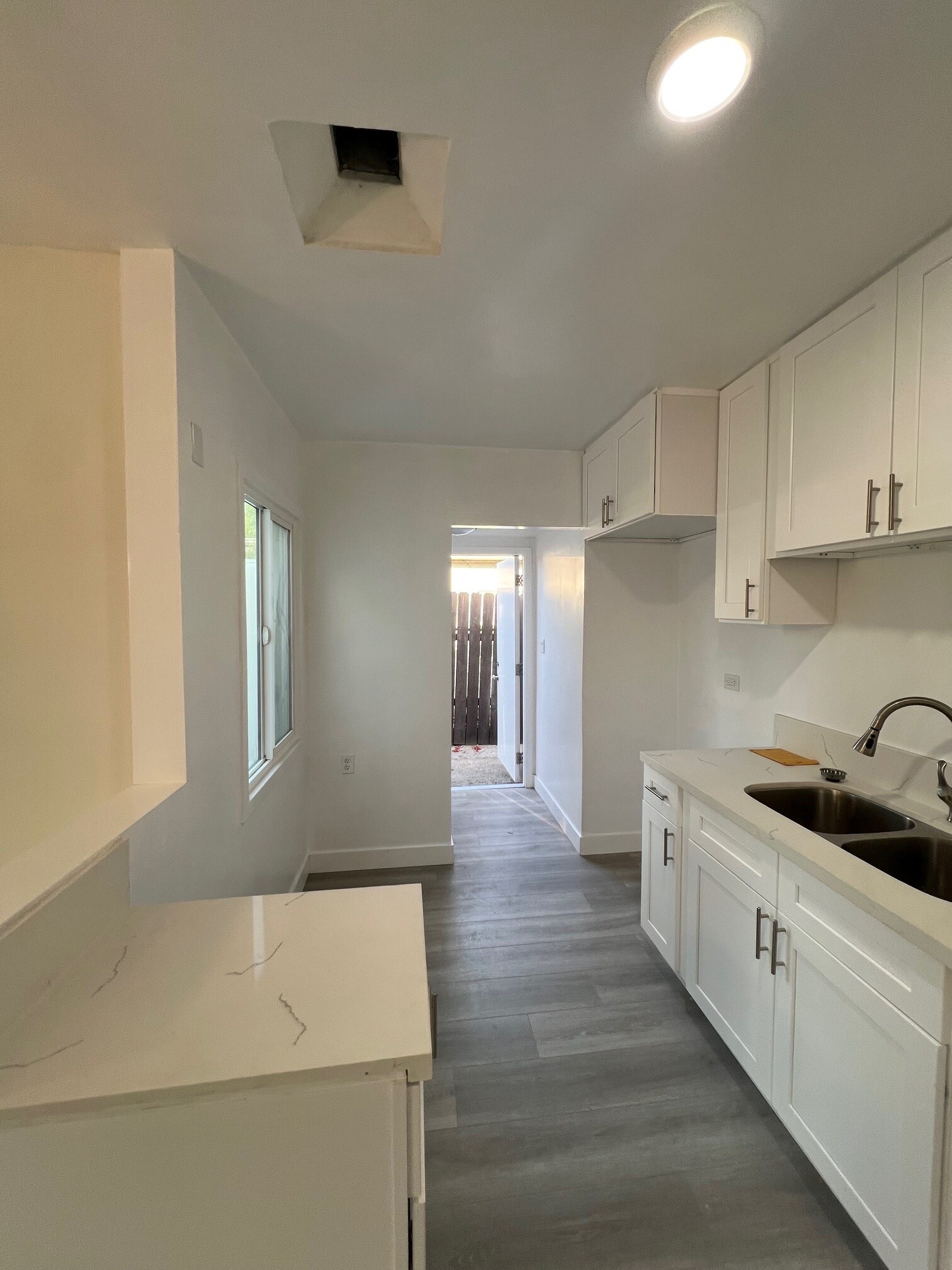 Building Photo - 515 Allen Ave