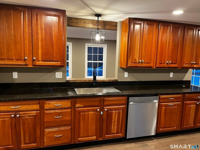 Building Photo - 244 Bigelow Hollow Rd