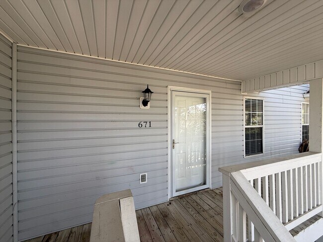 Building Photo - 671 Balfour Rd