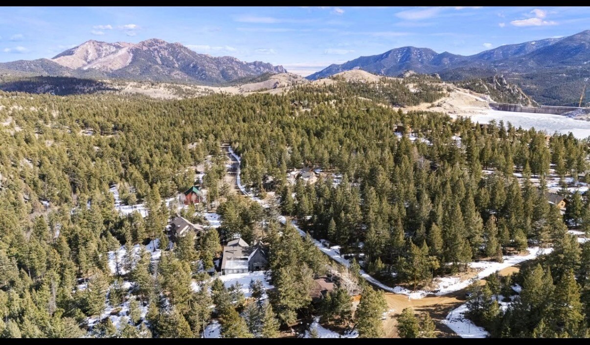 Building Photo - 838 Lakeshore Dr