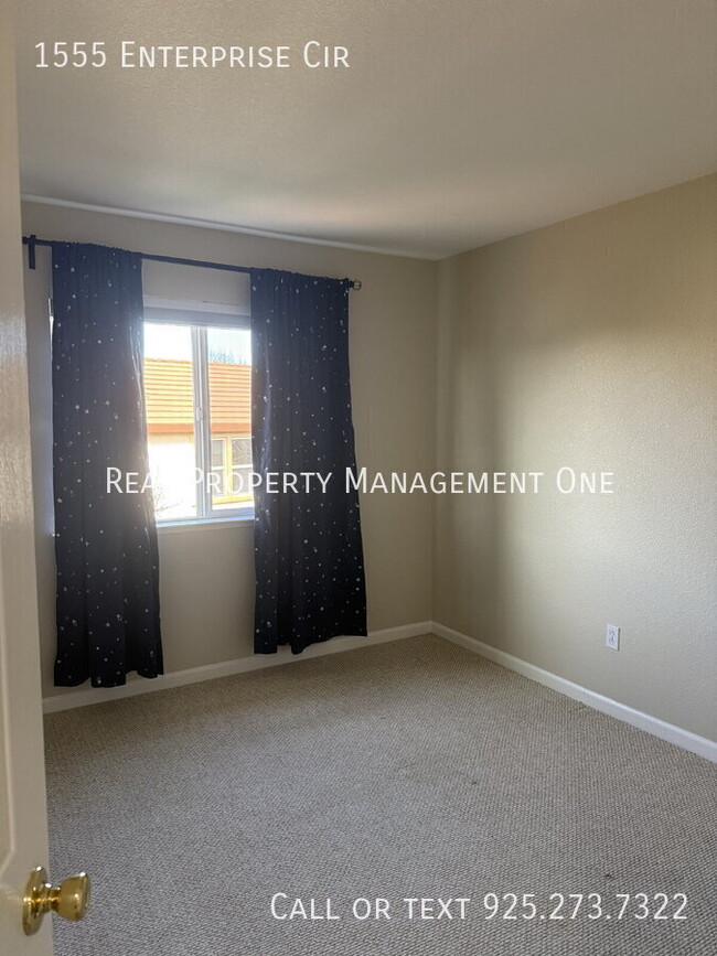 Building Photo - 1555 Enterprise Cir