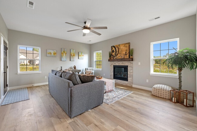 Building Photo - 1824 Horseshoe Ln