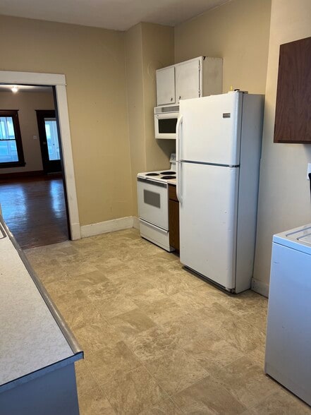 Kitchen - 2921 Avenue L