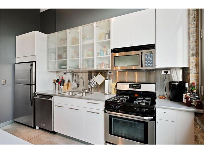 Building Photo - 700 N Washington Ave