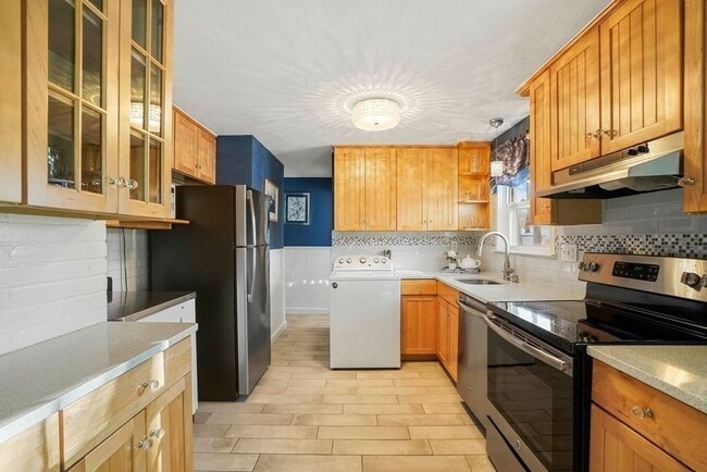 Building Photo - 23 Bradford St