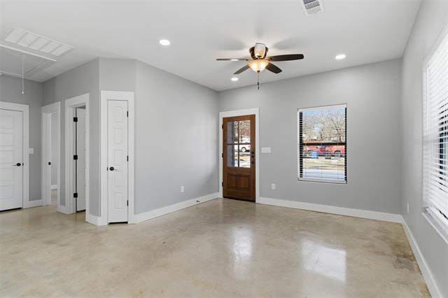 Building Photo - 1004 W Hanna St