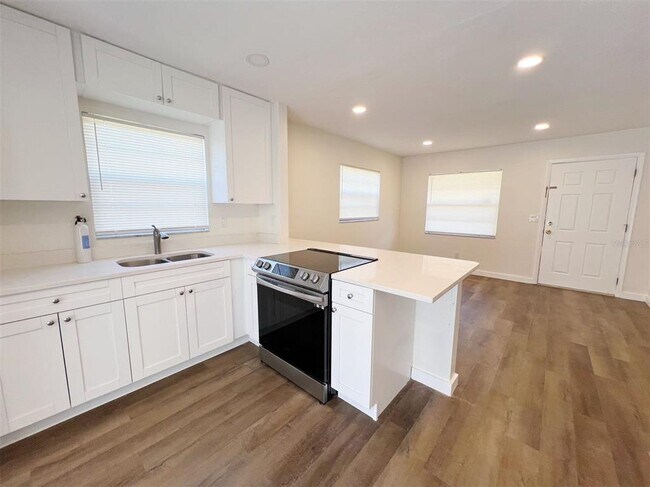 Building Photo - 1016 9th Ave NW