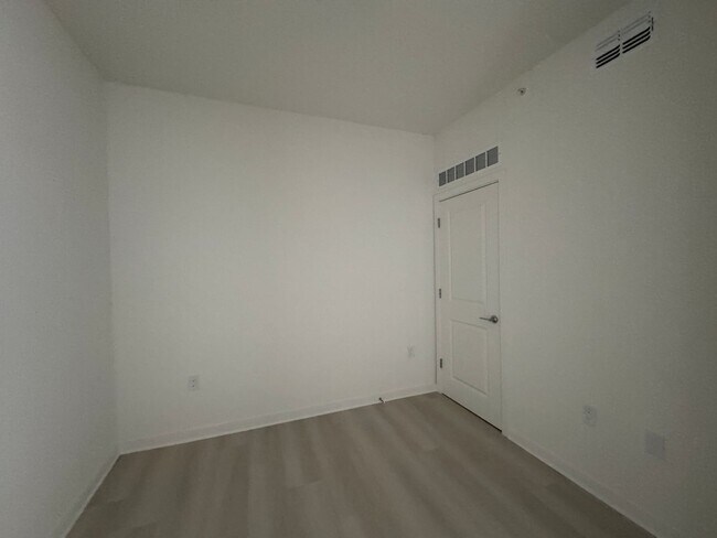 Building Photo - Cozy condo for Lease