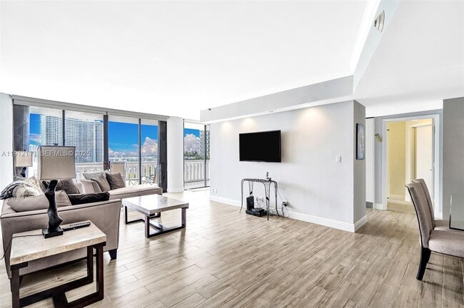 Building Photo - 3000 Island Blvd