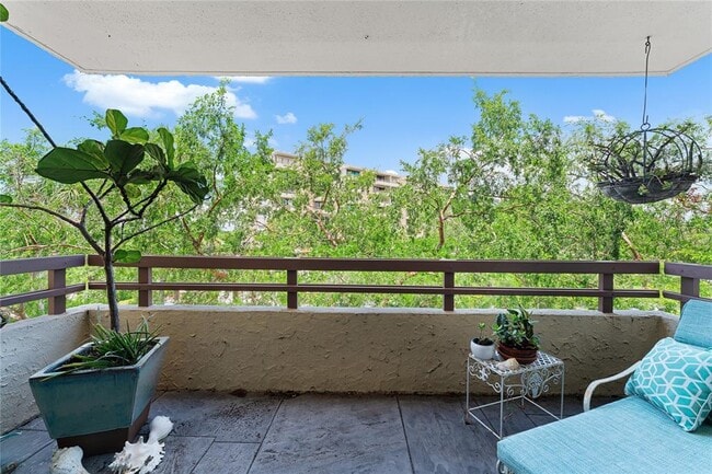 Building Photo - 5700 Mariner St