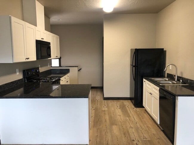 Building Photo - 13700 W Bergen Dr