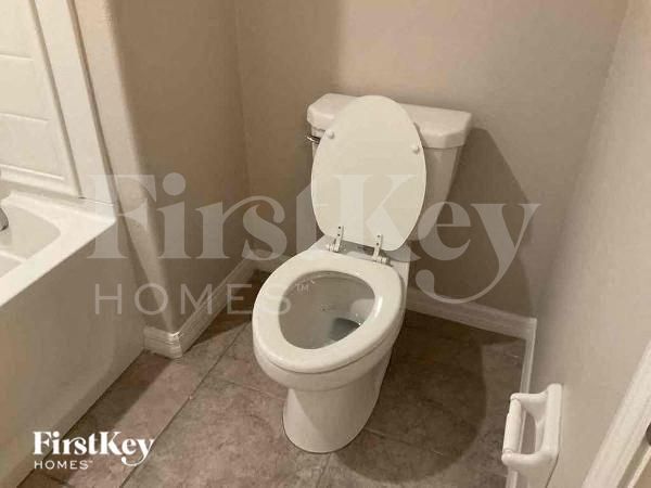 Building Photo - 138 Cascade Bend Dr