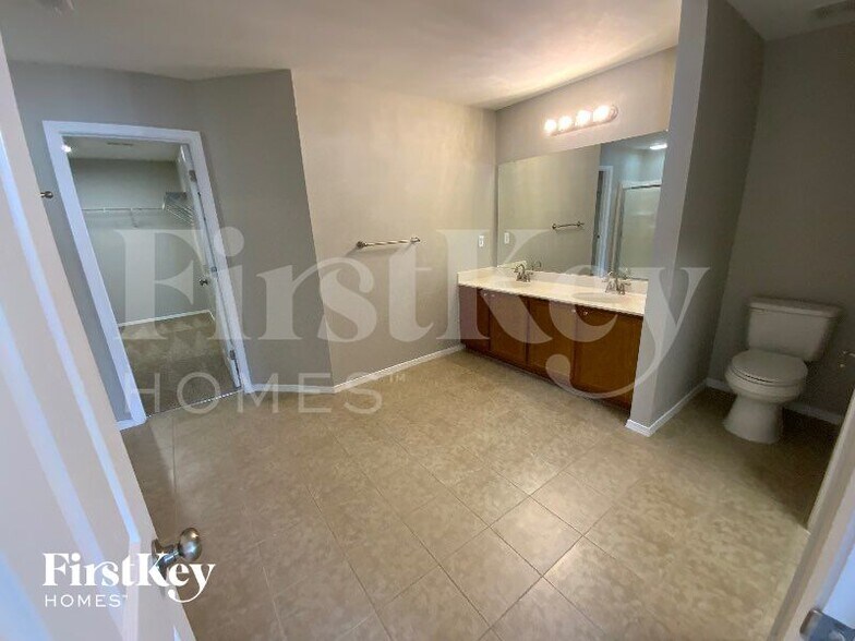 Building Photo - 1640 Rustic Arch Way