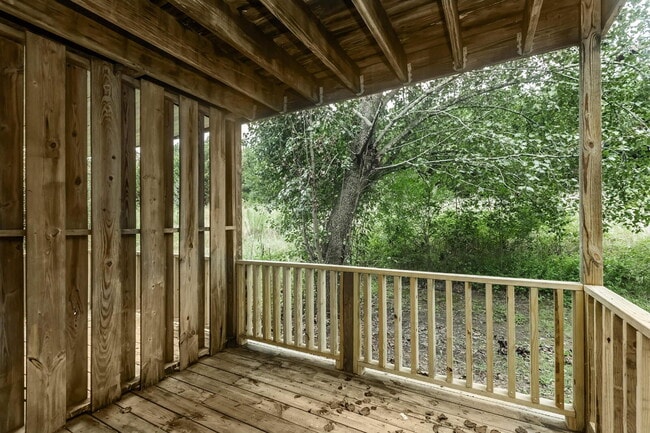 Building Photo - Move In Special: $300 OFF Rent + NO Admin Fee + 1/2 OFF Deposit