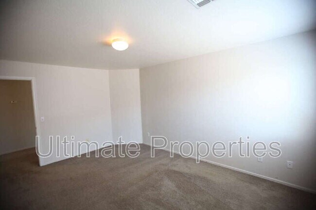 Building Photo - 2215 N 92nd Glen