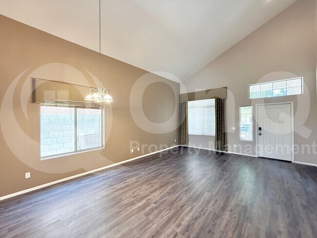 Building Photo - 11434 E Cliffrose Ln