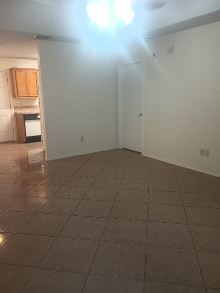 Building Photo - 915 Lexington Cir