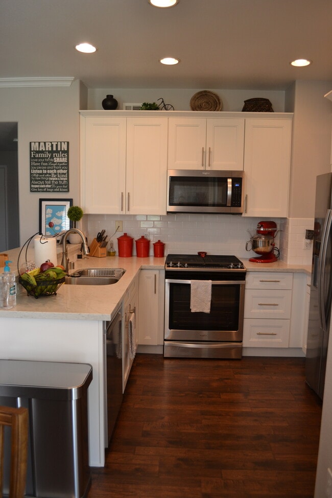 Building Photo - Elisa Ln