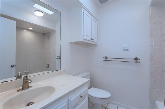 Building Photo - 7450 Holly Hill Dr