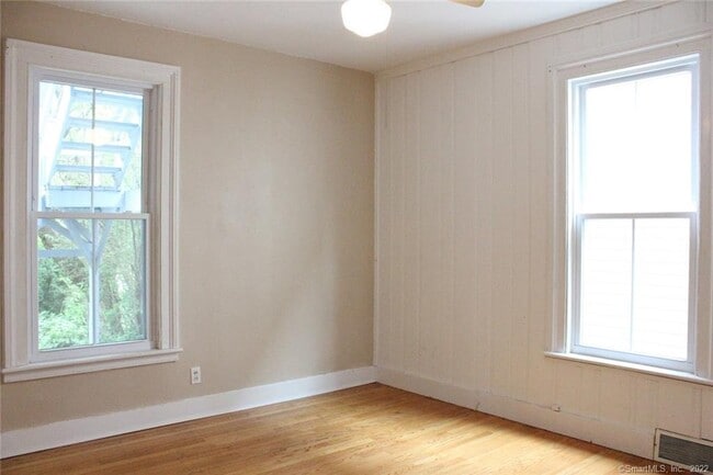 Building Photo - 28 Cottage St