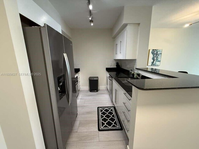 Building Photo - 325 S Biscayne Blvd