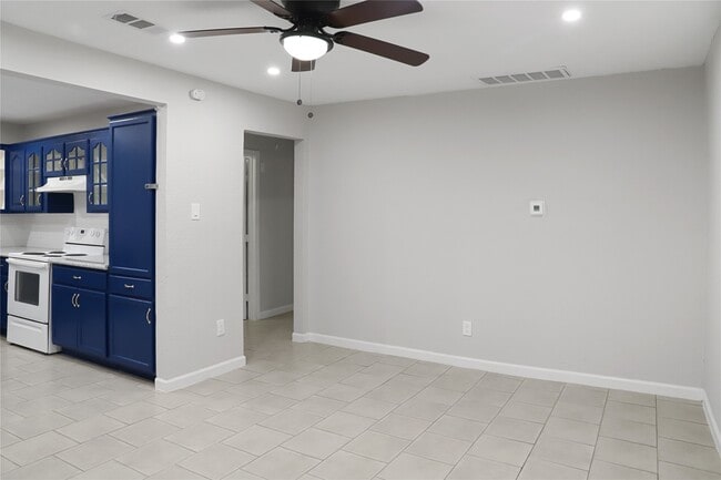 Building Photo - 611 93rd St