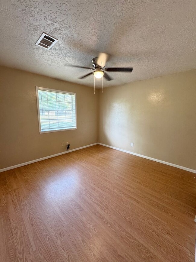 Building Photo - 1011 Gene Dr