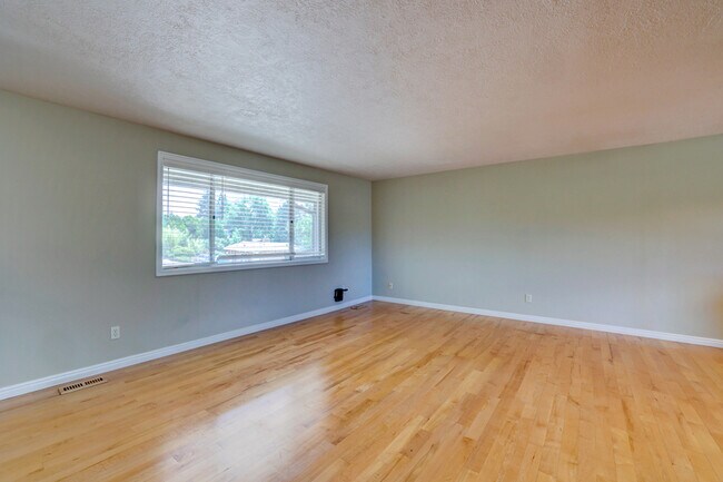 Building Photo - 801 N Haines St