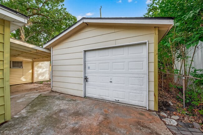 Building Photo - 6741 Feldspar St