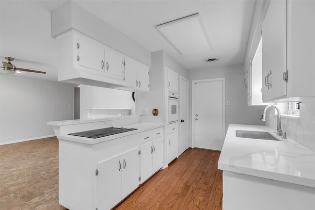 Building Photo - 8821 Dunlap St