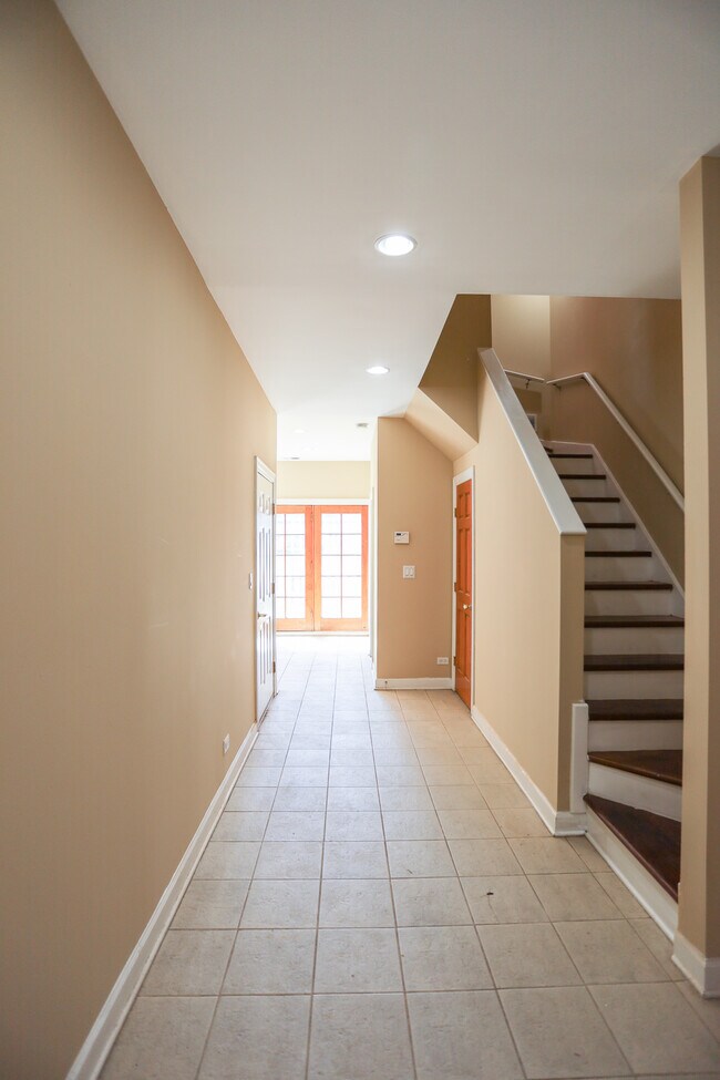 Building Photo - 4321 W Peterson Ave