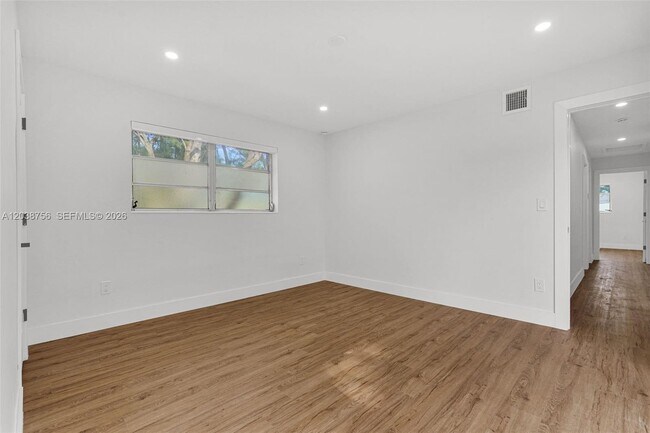 Building Photo - 8201 SW 42nd St